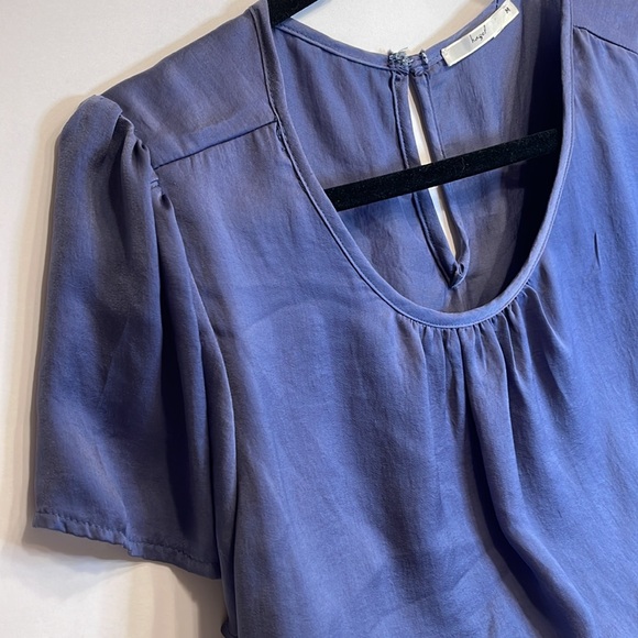 Blue flounce blouse size medium - Picture 3 of 6